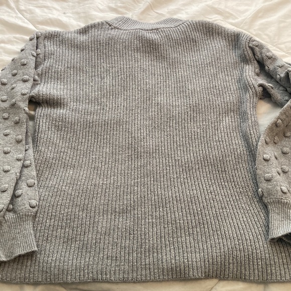 CeCe Cute Gray Sweater, M - Picture 6 of 9